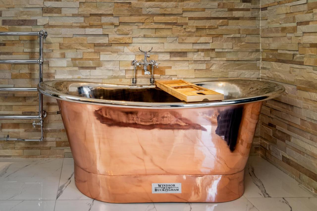 Relax In Super Size Copper Tub - 2 Bedroom Villa 因弗内斯 外观 照片